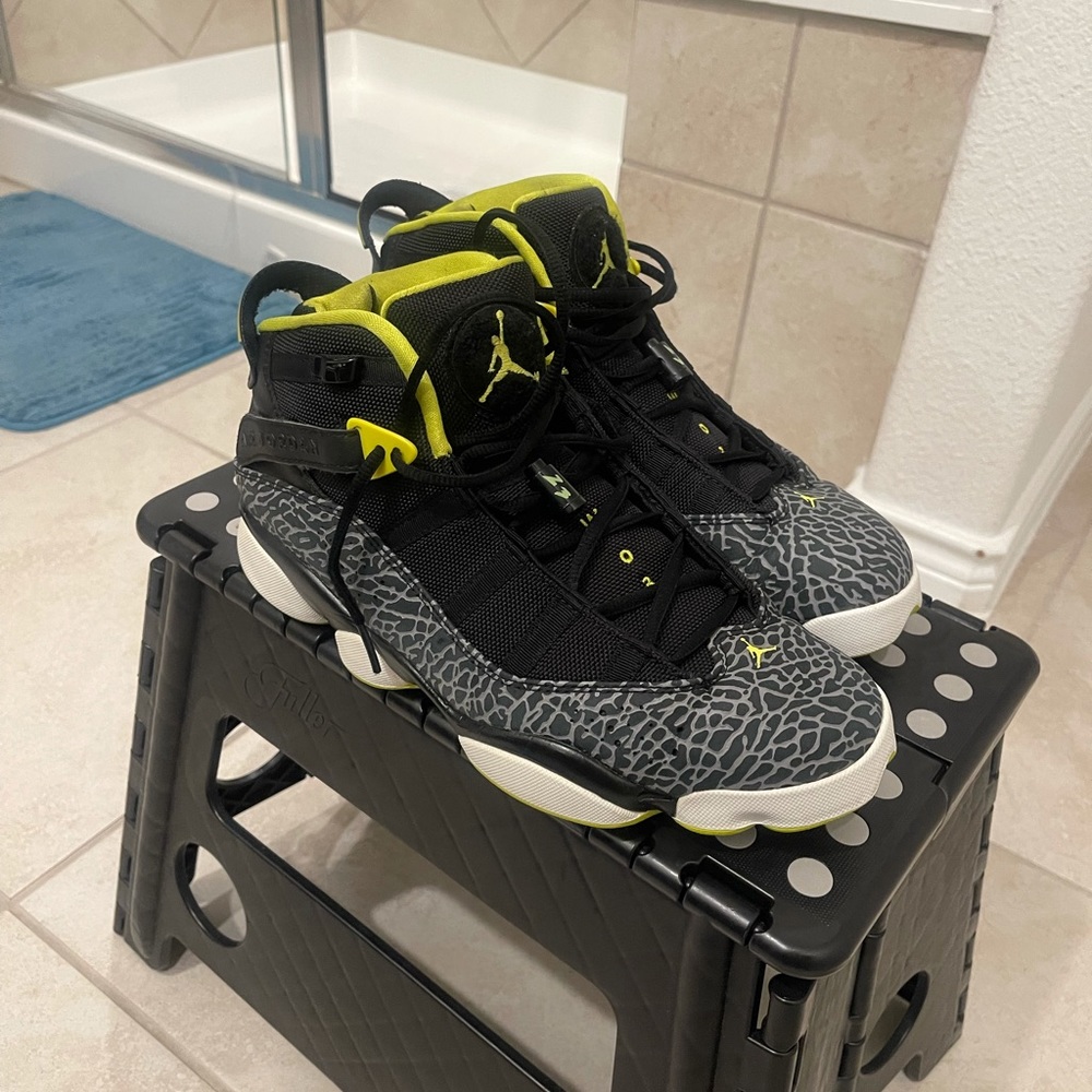 Jordan six rings